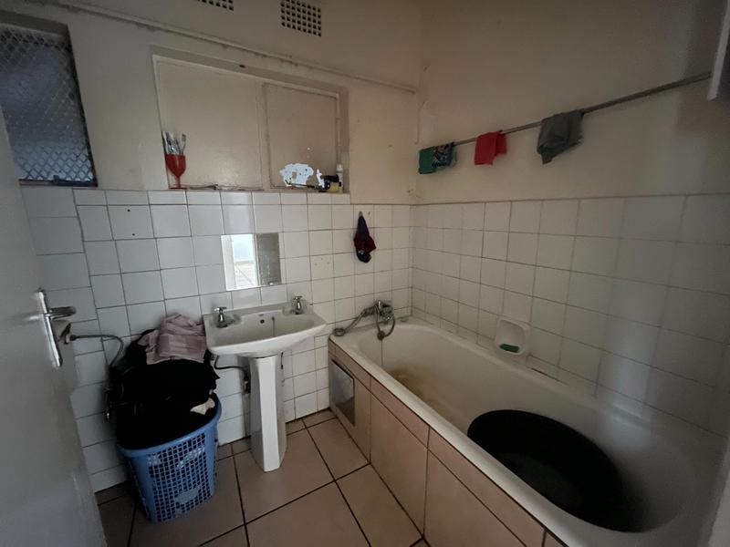 To Let 2 Bedroom Property for Rent in Florida Lake Gauteng