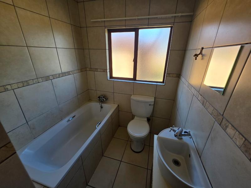 2 Bedroom Property for Sale in Greenhills Gauteng