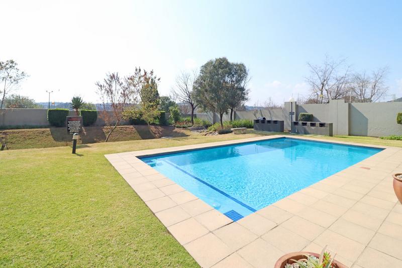 2 Bedroom Property for Sale in Lonehill Gauteng