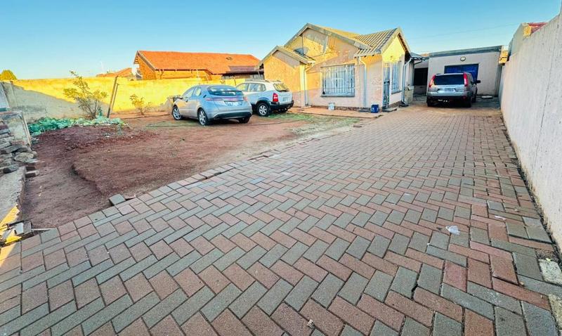 3 Bedroom Property for Sale in Lawley Gauteng