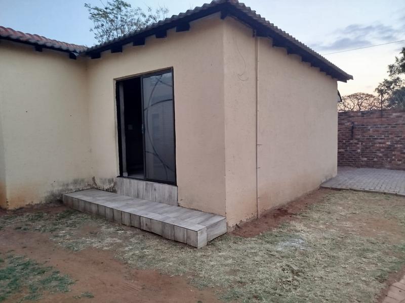 To Let 2 Bedroom Property for Rent in Noordwyk Gauteng