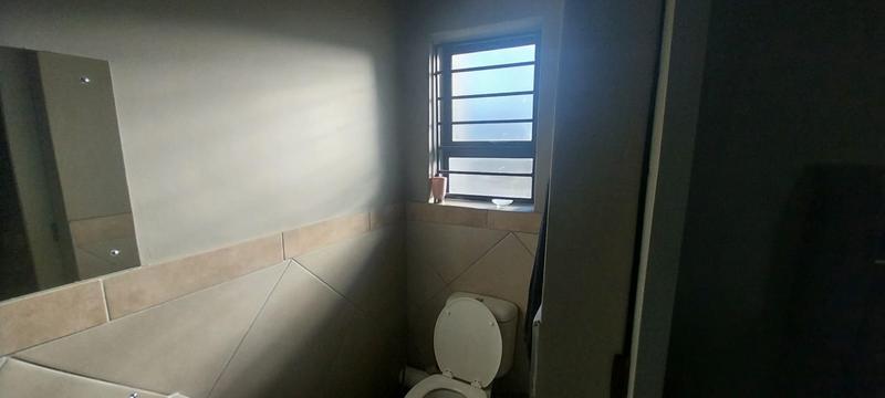 2 Bedroom Property for Sale in Glen Austin Gauteng