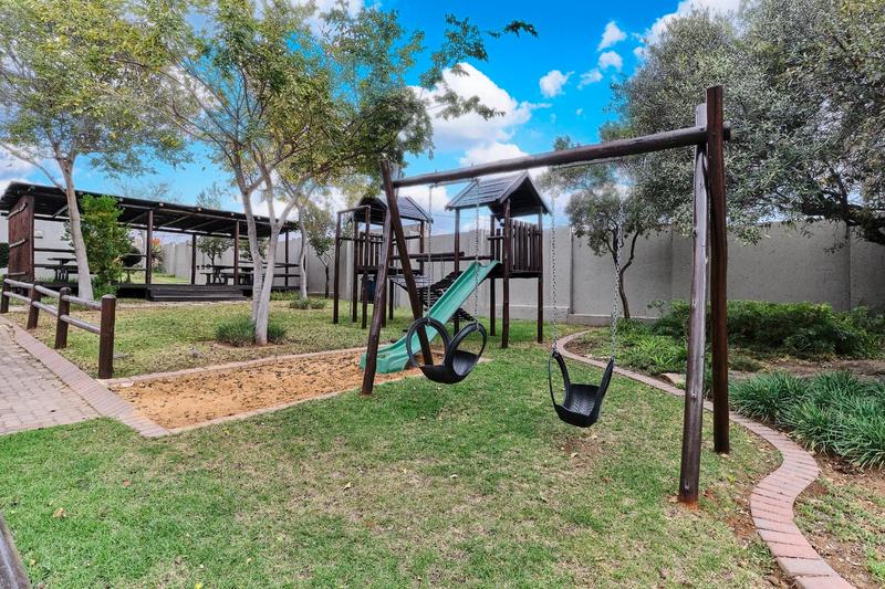 To Let 1 Bedroom Property for Rent in Lonehill Gauteng