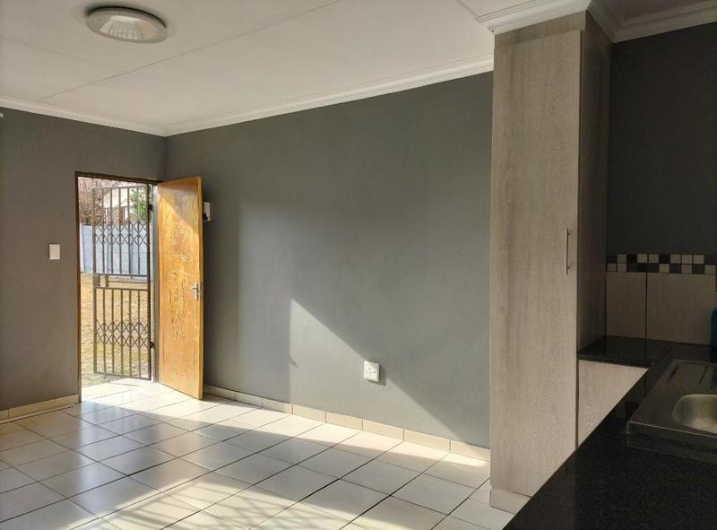 To Let 1 Bedroom Property for Rent in Birchleigh North Gauteng