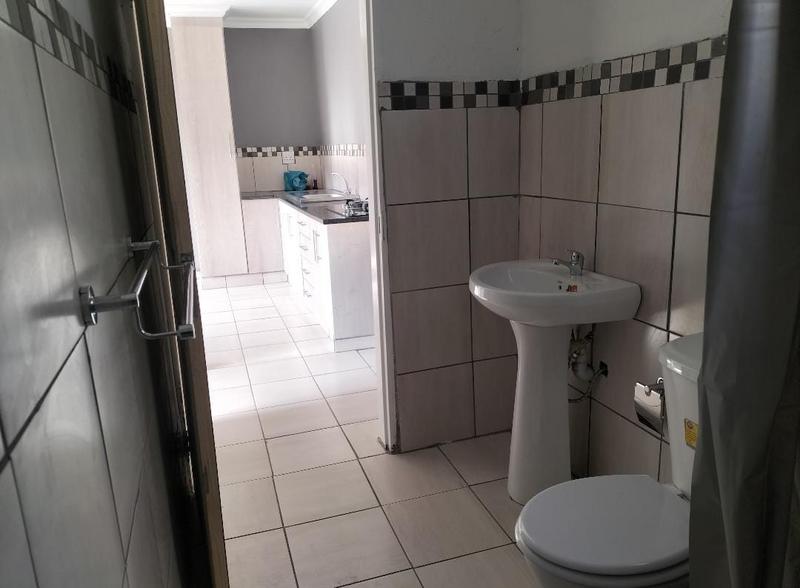 To Let 1 Bedroom Property for Rent in Birchleigh North Gauteng