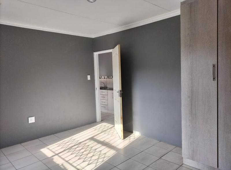To Let 1 Bedroom Property for Rent in Birchleigh North Gauteng