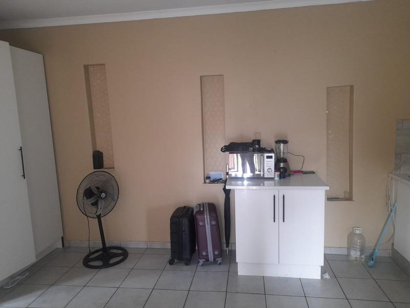 1 Bedroom Property for Sale in Bonaero Park Gauteng