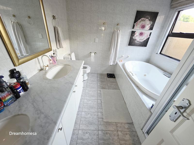 To Let 4 Bedroom Property for Rent in River Club Gauteng