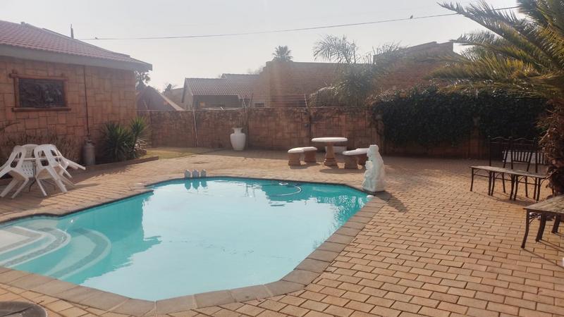 4 Bedroom Property for Sale in Eike Park Gauteng