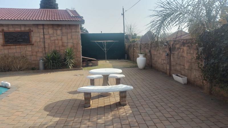 4 Bedroom Property for Sale in Eike Park Gauteng