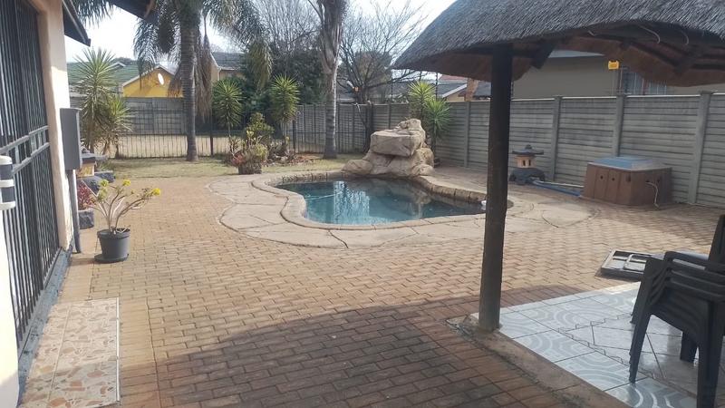 3 Bedroom Property for Sale in Greenhills Gauteng