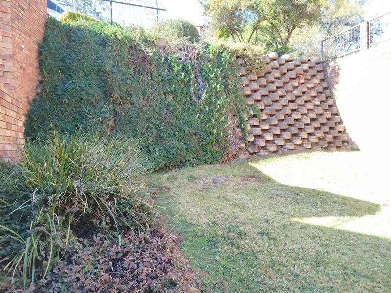 To Let 3 Bedroom Property for Rent in Helderkruin Gauteng