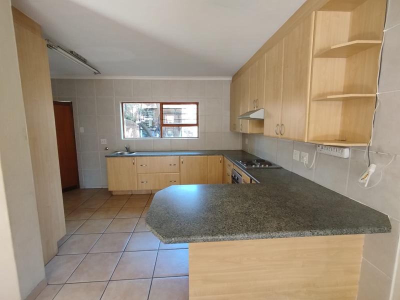 To Let 3 Bedroom Property for Rent in Helderkruin Gauteng