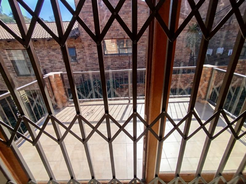 To Let 3 Bedroom Property for Rent in Helderkruin Gauteng