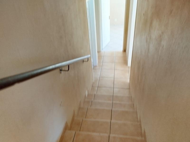 To Let 3 Bedroom Property for Rent in Helderkruin Gauteng