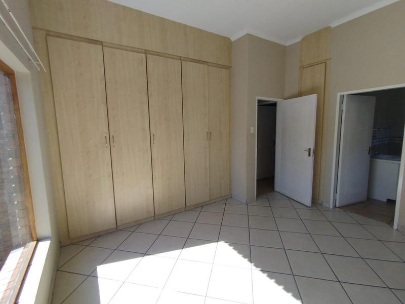 To Let 3 Bedroom Property for Rent in Helderkruin Gauteng