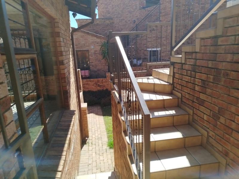 To Let 3 Bedroom Property for Rent in Helderkruin Gauteng