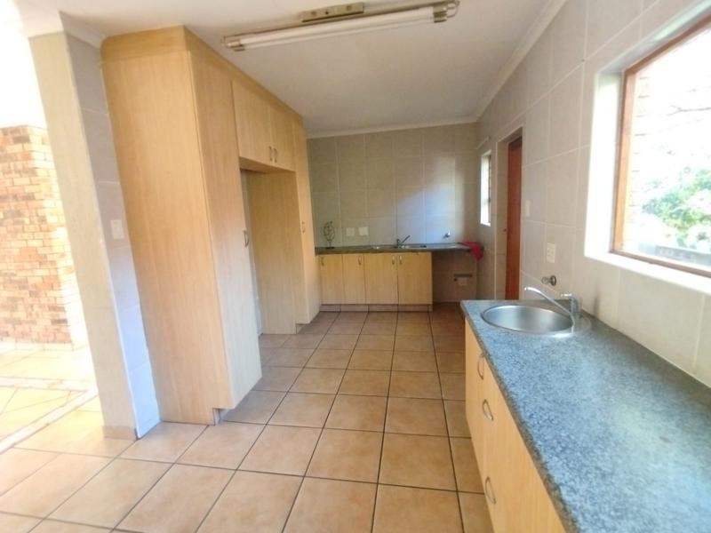 To Let 3 Bedroom Property for Rent in Helderkruin Gauteng