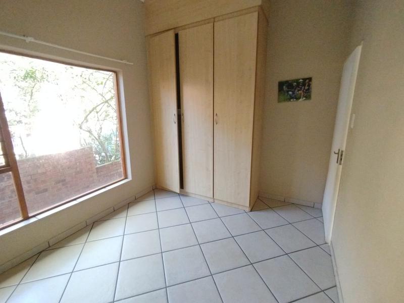 To Let 3 Bedroom Property for Rent in Helderkruin Gauteng