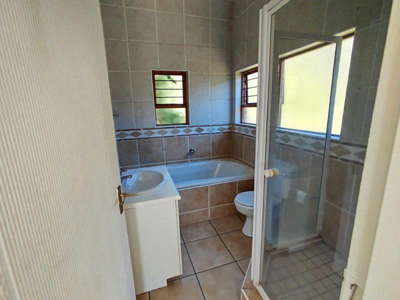 To Let 3 Bedroom Property for Rent in Helderkruin Gauteng