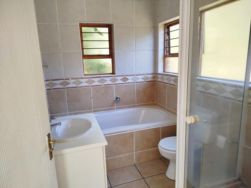 To Let 3 Bedroom Property for Rent in Helderkruin Gauteng