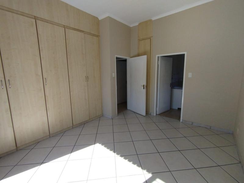 To Let 3 Bedroom Property for Rent in Helderkruin Gauteng