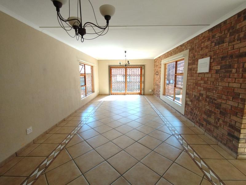 To Let 3 Bedroom Property for Rent in Helderkruin Gauteng