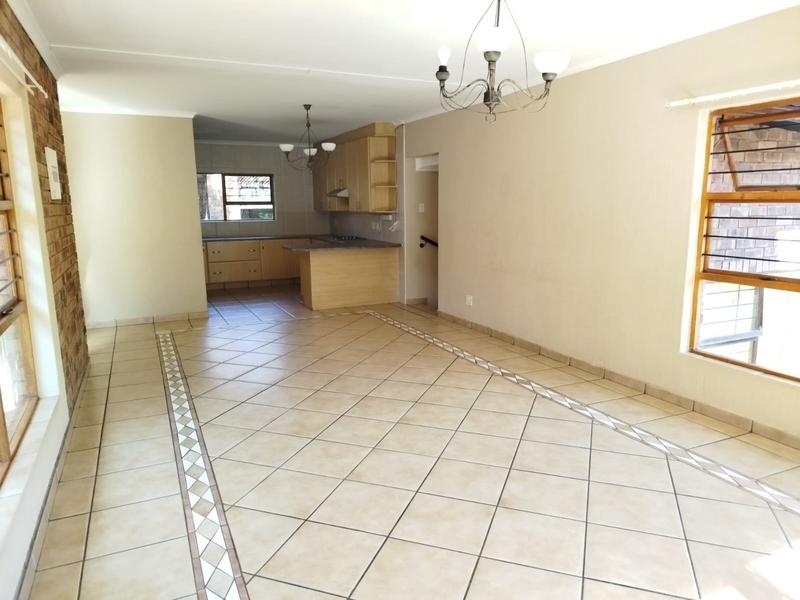 To Let 3 Bedroom Property for Rent in Helderkruin Gauteng