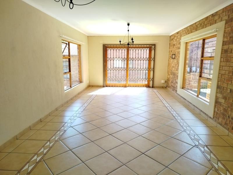 To Let 3 Bedroom Property for Rent in Helderkruin Gauteng