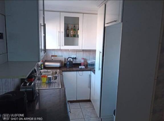 5 Bedroom Property for Sale in Dawn Park Gauteng