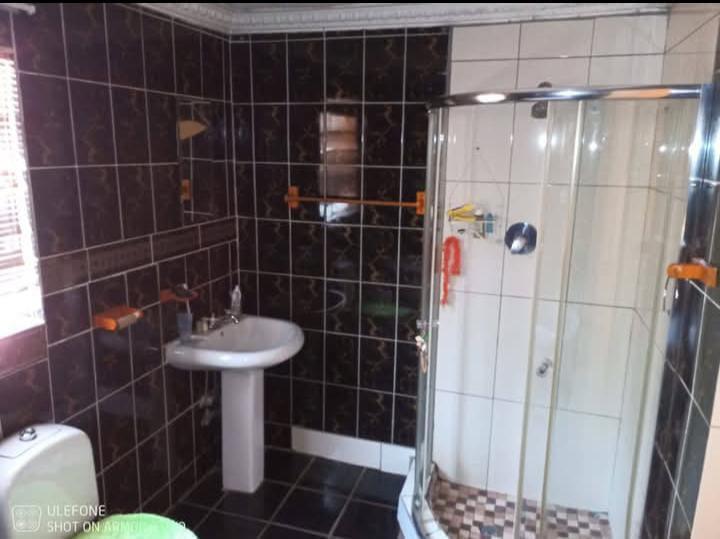 5 Bedroom Property for Sale in Dawn Park Gauteng