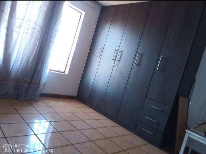 5 Bedroom Property for Sale in Dawn Park Gauteng