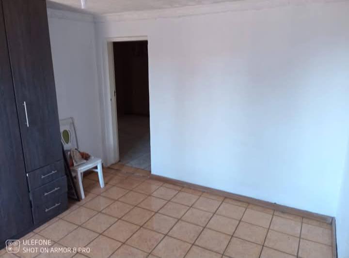 5 Bedroom Property for Sale in Dawn Park Gauteng