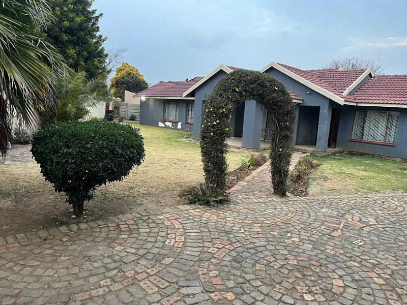 3 Bedroom Property for Sale in Dawn Park Gauteng