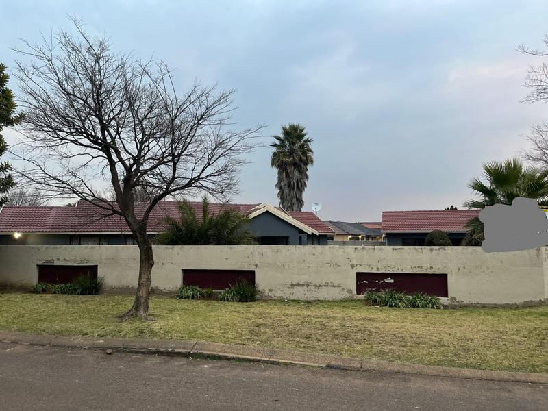 3 Bedroom Property for Sale in Dawn Park Gauteng