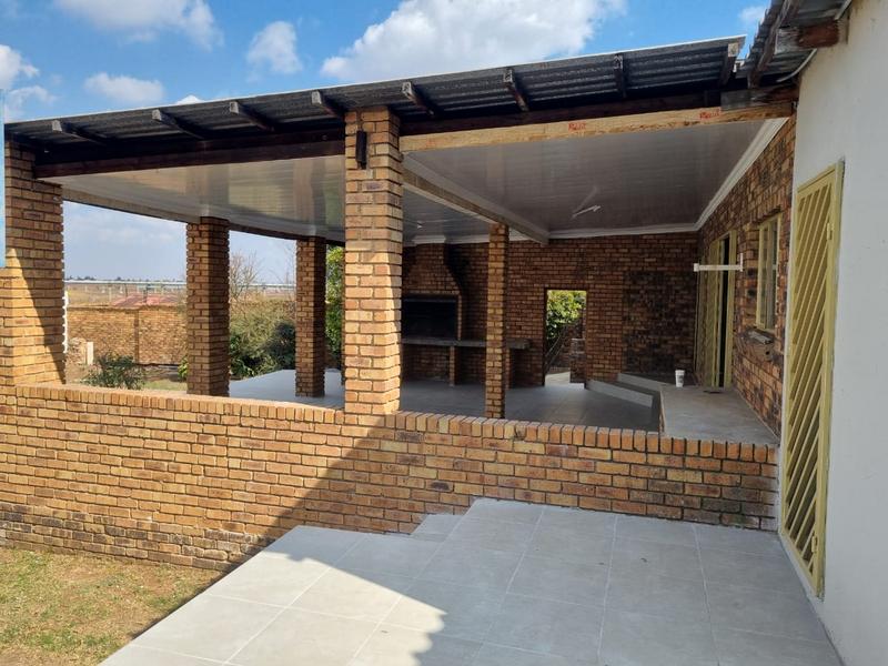 6 Bedroom Property for Sale in Sunward Park Gauteng