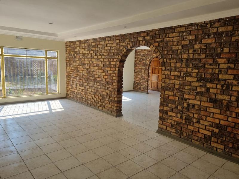 6 Bedroom Property for Sale in Sunward Park Gauteng