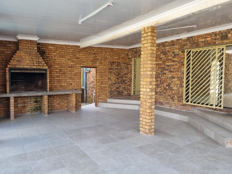 6 Bedroom Property for Sale in Sunward Park Gauteng
