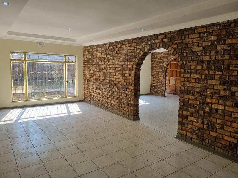 6 Bedroom Property for Sale in Sunward Park Gauteng