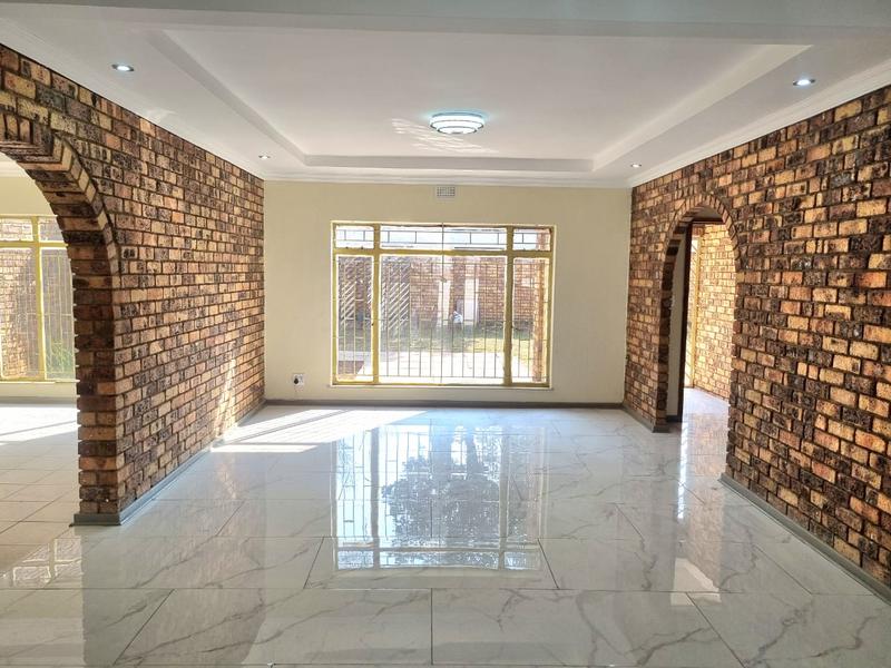 6 Bedroom Property for Sale in Sunward Park Gauteng