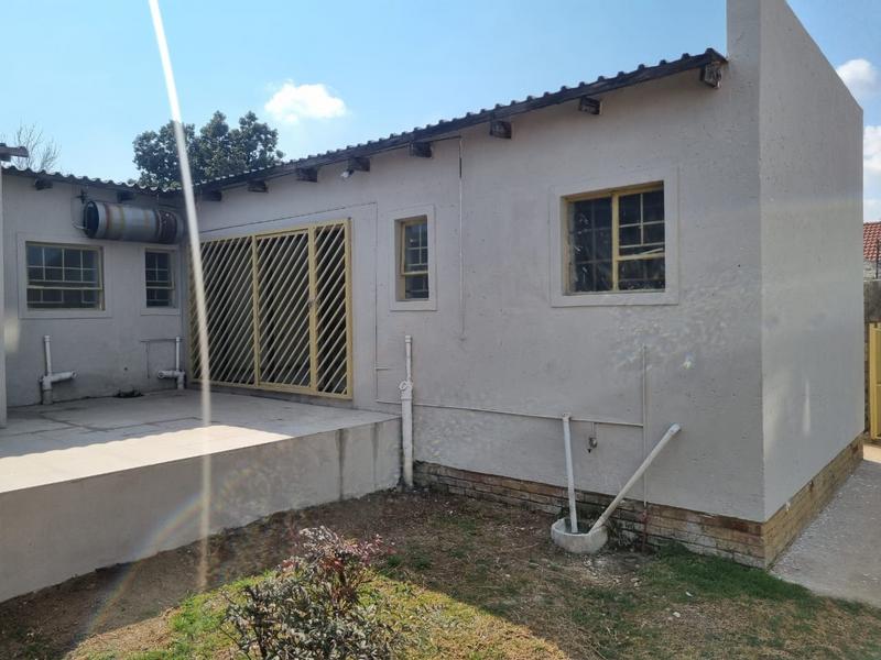 6 Bedroom Property for Sale in Sunward Park Gauteng