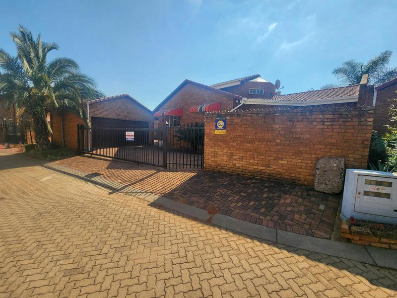 3 Bedroom Property for Sale in Die Hoewes Gauteng