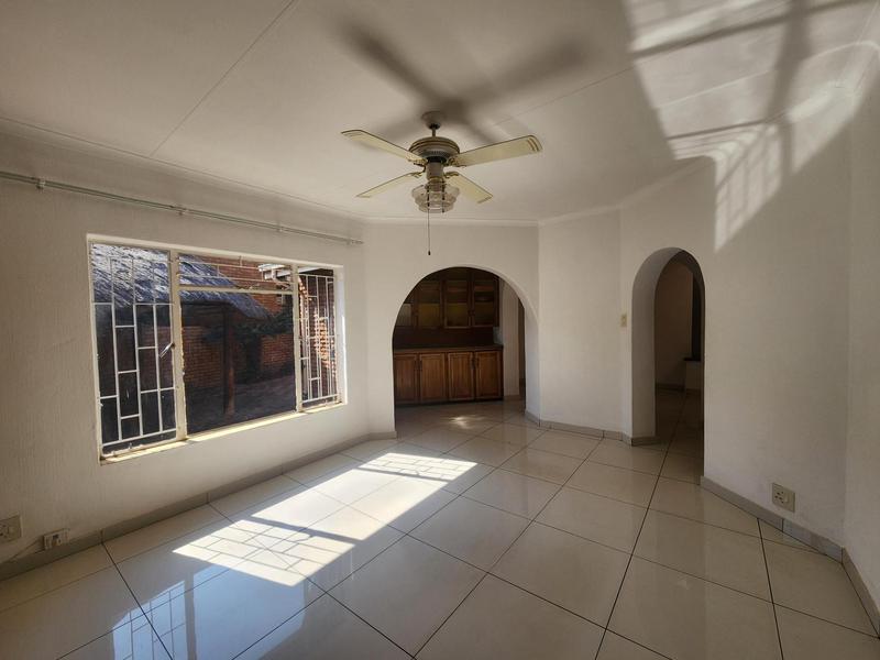 3 Bedroom Property for Sale in Die Hoewes Gauteng