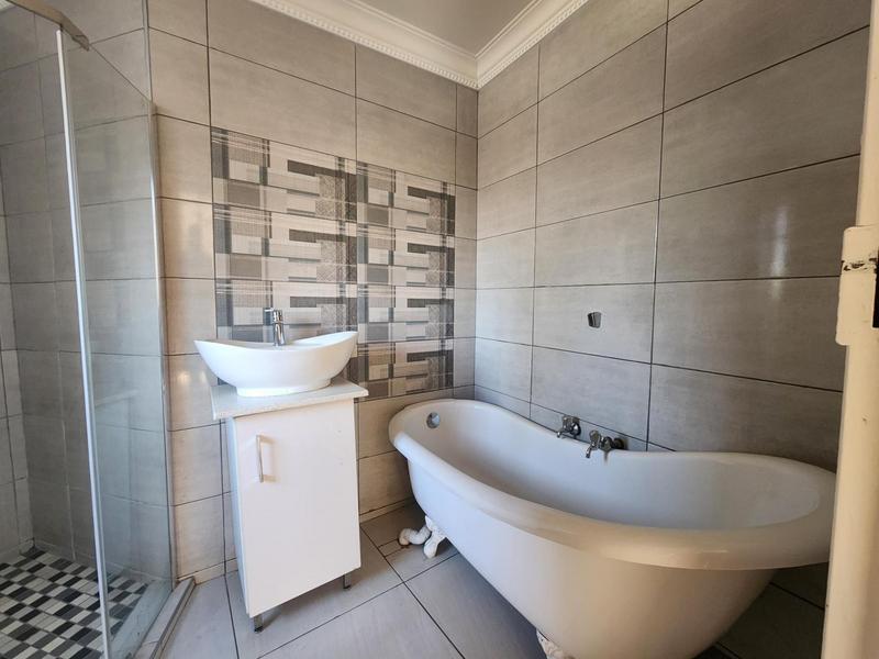 3 Bedroom Property for Sale in Die Hoewes Gauteng