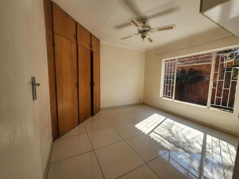 3 Bedroom Property for Sale in Die Hoewes Gauteng
