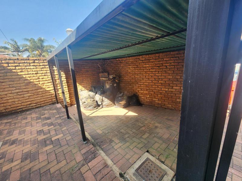 3 Bedroom Property for Sale in Die Hoewes Gauteng