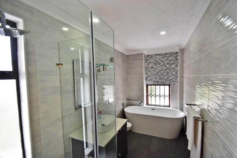 To Let 4 Bedroom Property for Rent in Sandown Gauteng