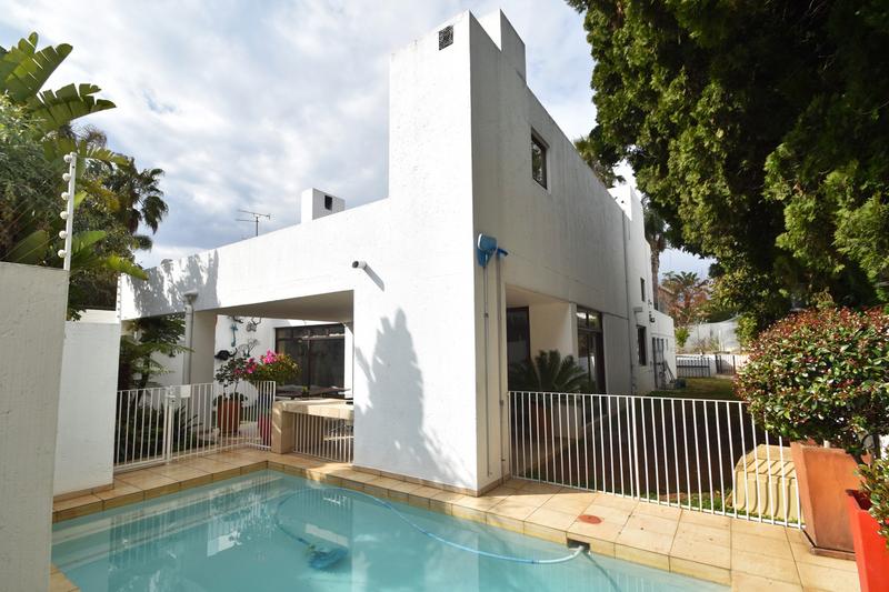 To Let 4 Bedroom Property for Rent in Sandown Gauteng