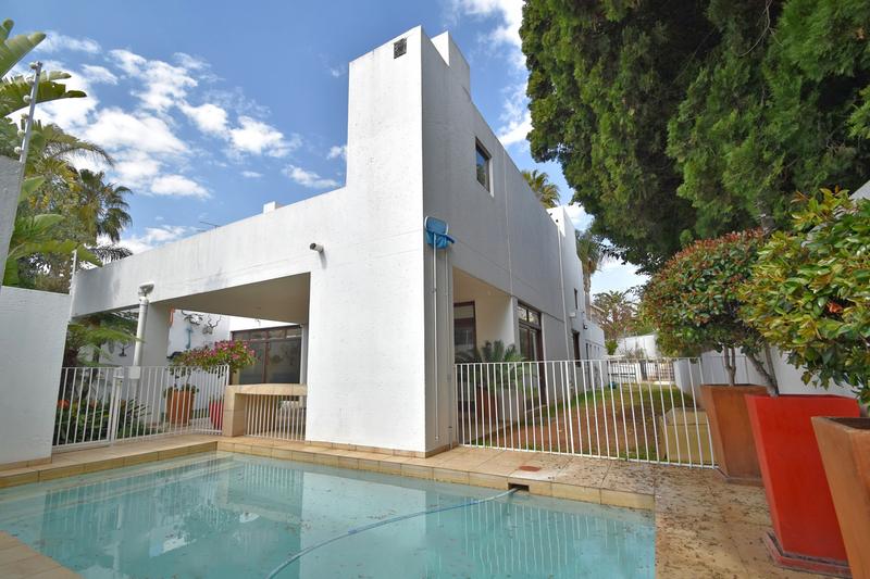 To Let 4 Bedroom Property for Rent in Sandown Gauteng