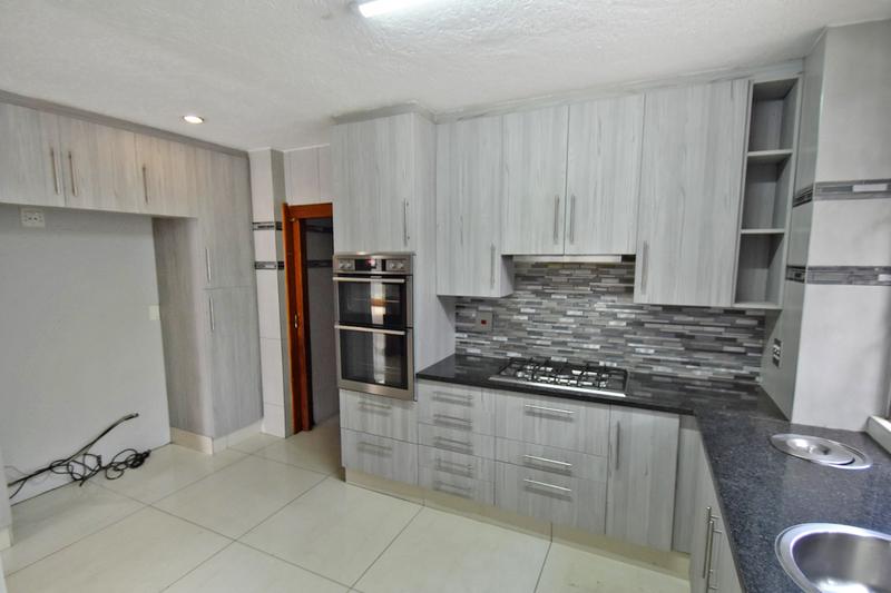 To Let 4 Bedroom Property for Rent in Sandown Gauteng